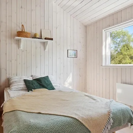 Semesterbostad Gorgeous In With Wifi Rødby